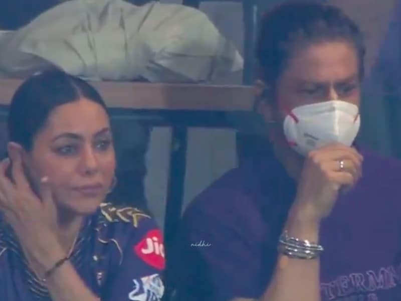 Shah Rukh Khan : KKR vs SRH Makes First Public Appearance Since Heat Stroke. Gauri Khan Joins Him