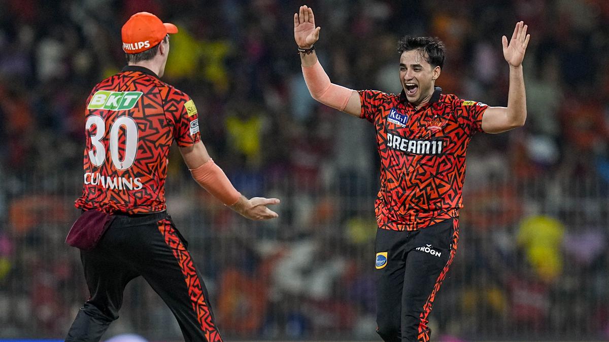 IPL 2024: Cummins’ gut-feel decision to bring on Abhishek changed the complexion of the game, says SRH coach Simon Helmot