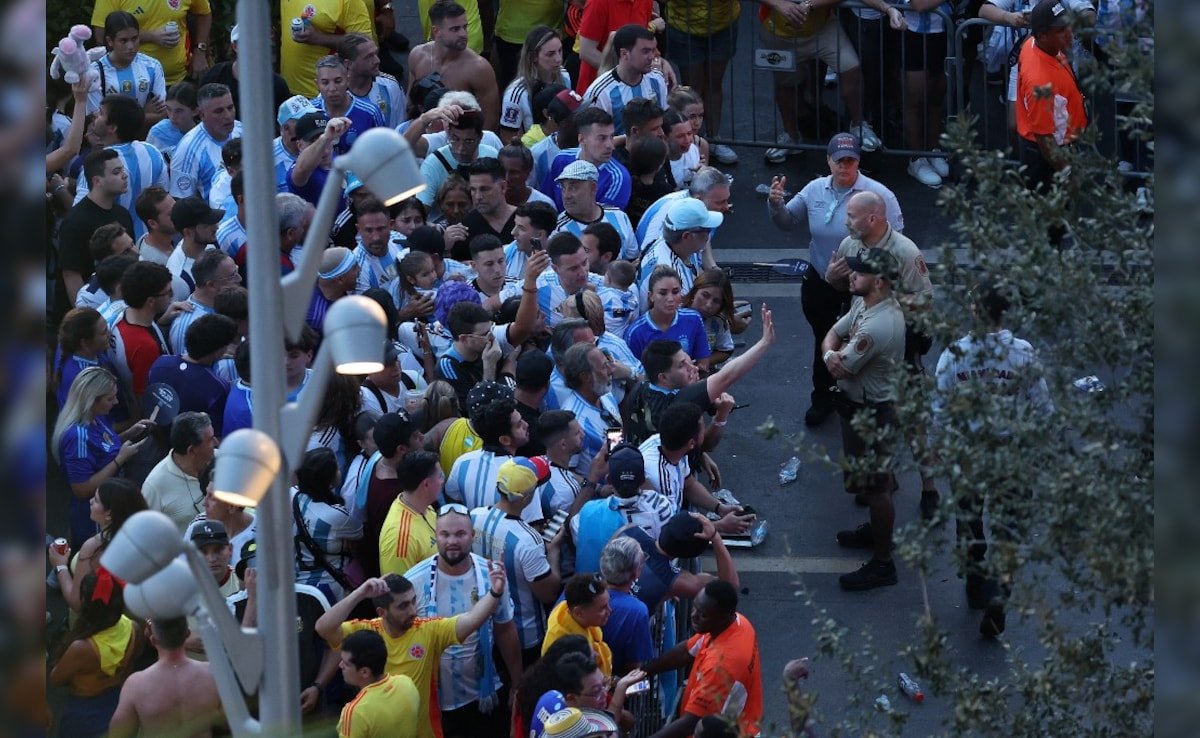 Crowd Chaos As Fans Kept Waiting Outside Copa America Final. See Pics, Videos | Football News