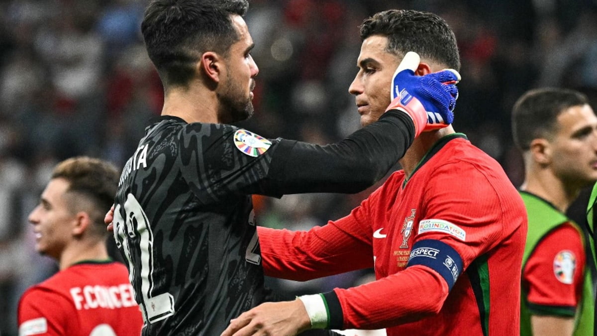 Portugal Goalkeeper Diogo Costa Defends Cristiano Ronaldo After 'Game Of His Life' vs Slovenia | Football News