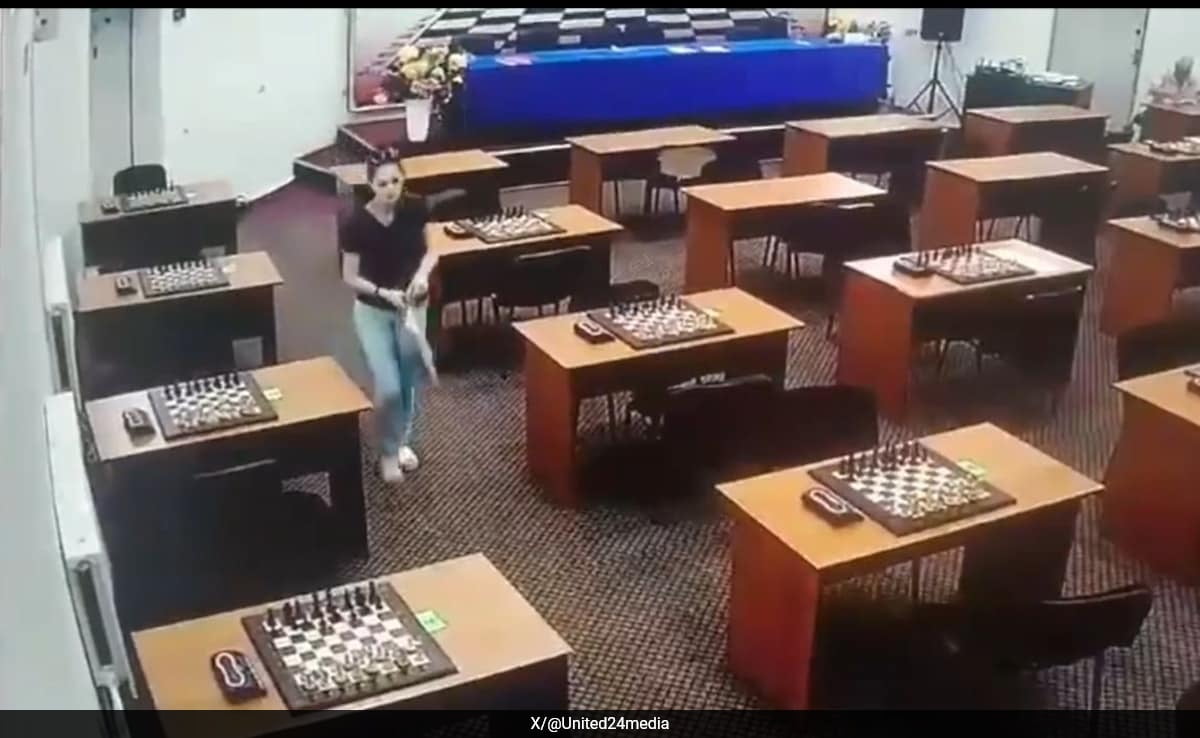 On Camera, Russian Chess Player Poisons Opponent By Spilling Mercury On Board. Video | Chess News